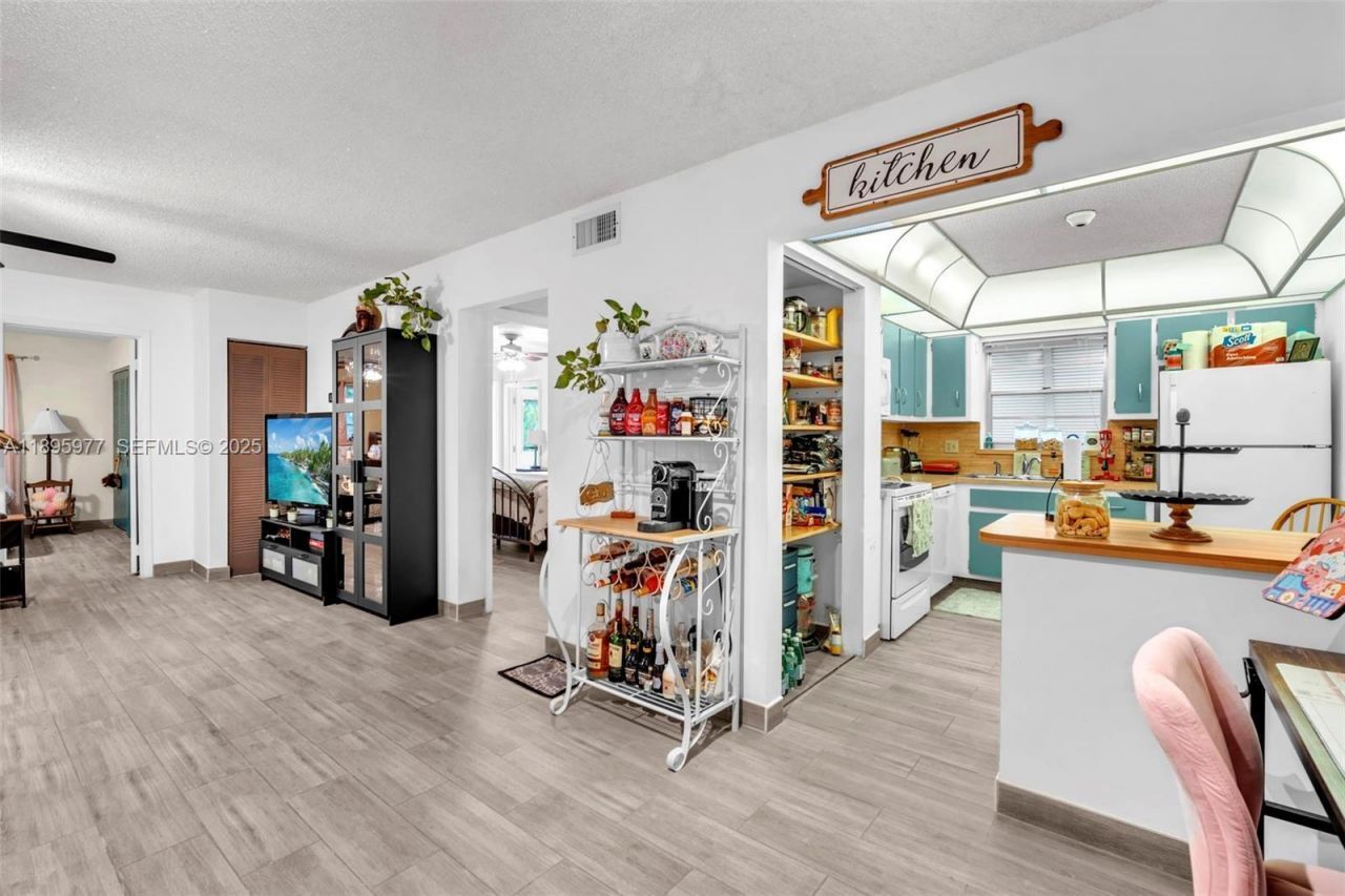 2324 Van Buren Street, Unit 204, Hollywood, FL 33020 Photo