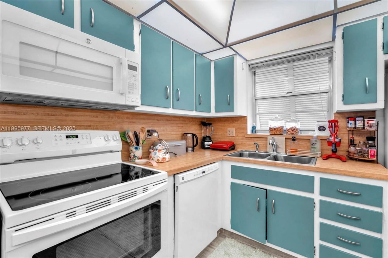 2324 Van Buren Street, Unit 204, Hollywood, FL 33020 Photo