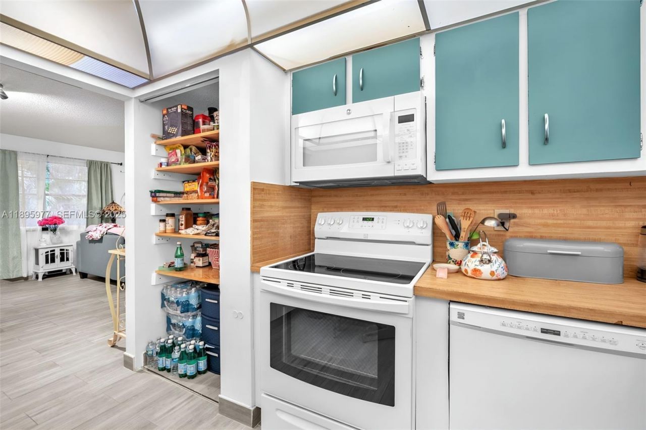 2324 Van Buren Street, Unit 204, Hollywood, FL 33020 Photo