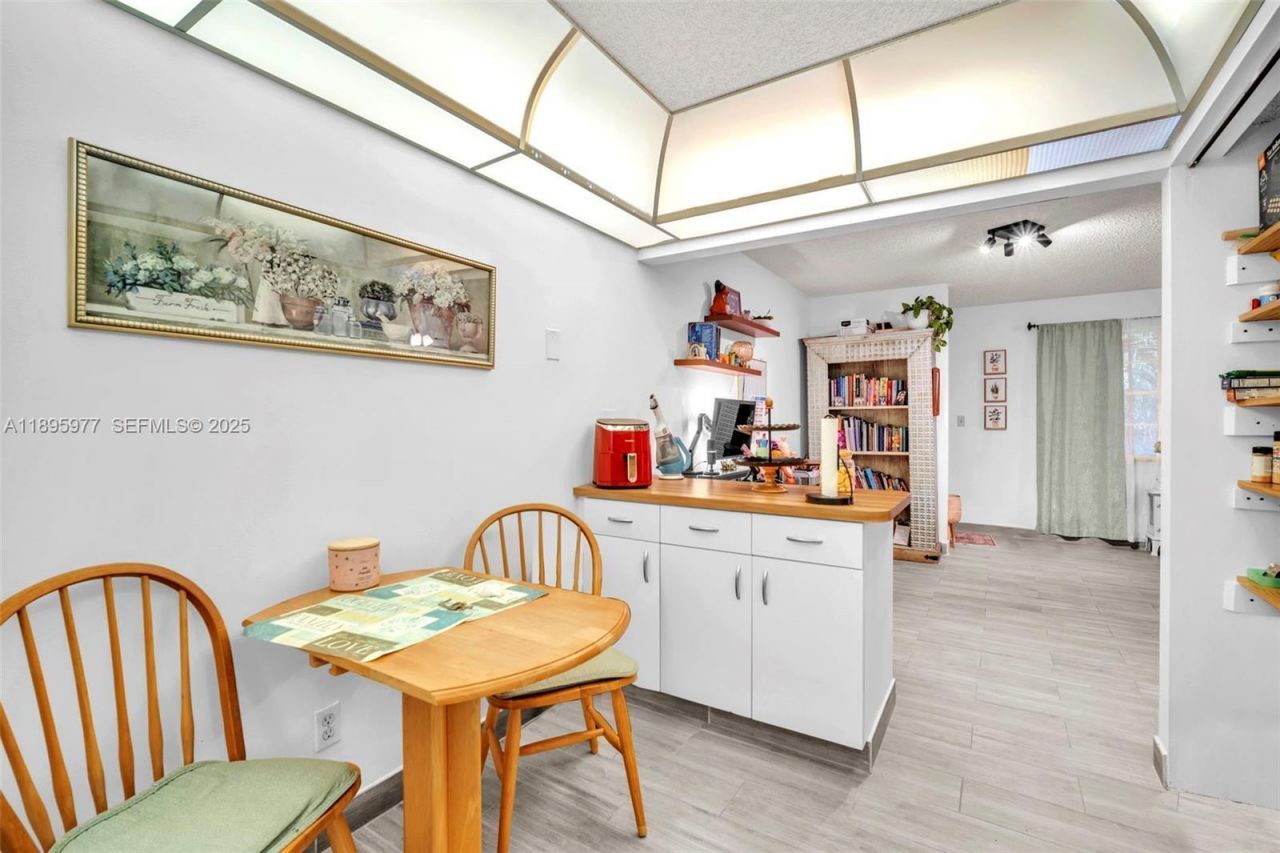 2324 Van Buren Street, Unit 204, Hollywood, FL 33020 Photo