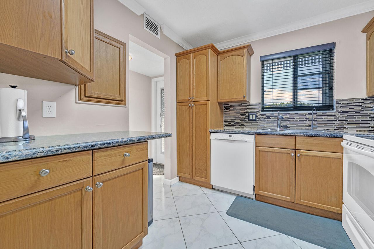 100 Waterway Drive S, Unit 109, Lantana, FL 33462 Photo