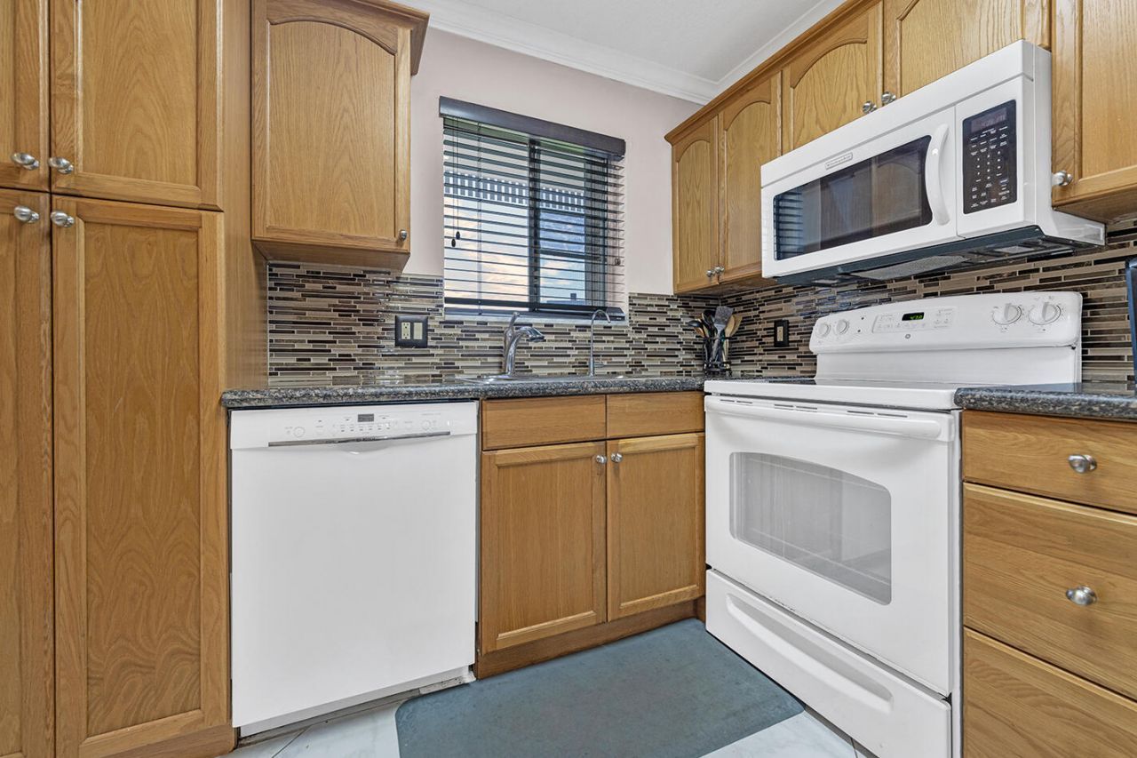 100 Waterway Drive S, Unit 109, Lantana, FL 33462 Photo