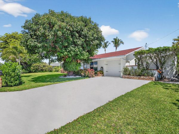 8416 Pine Tree Lane, West Palm Beach, FL 33406