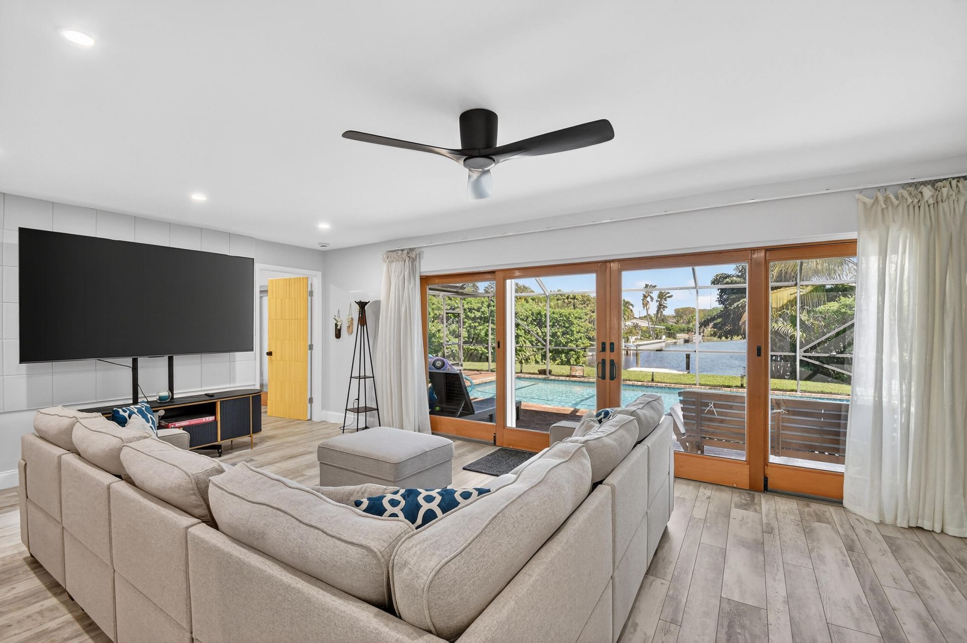 8416 Pine Tree Lane, West Palm Beach, FL 33406 Photo