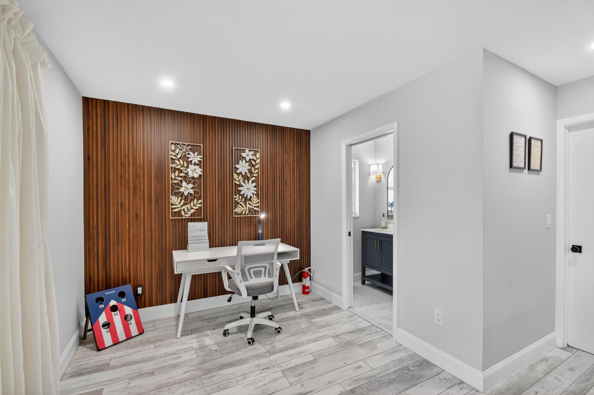 8416 Pine Tree Lane, West Palm Beach, FL 33406 Photo