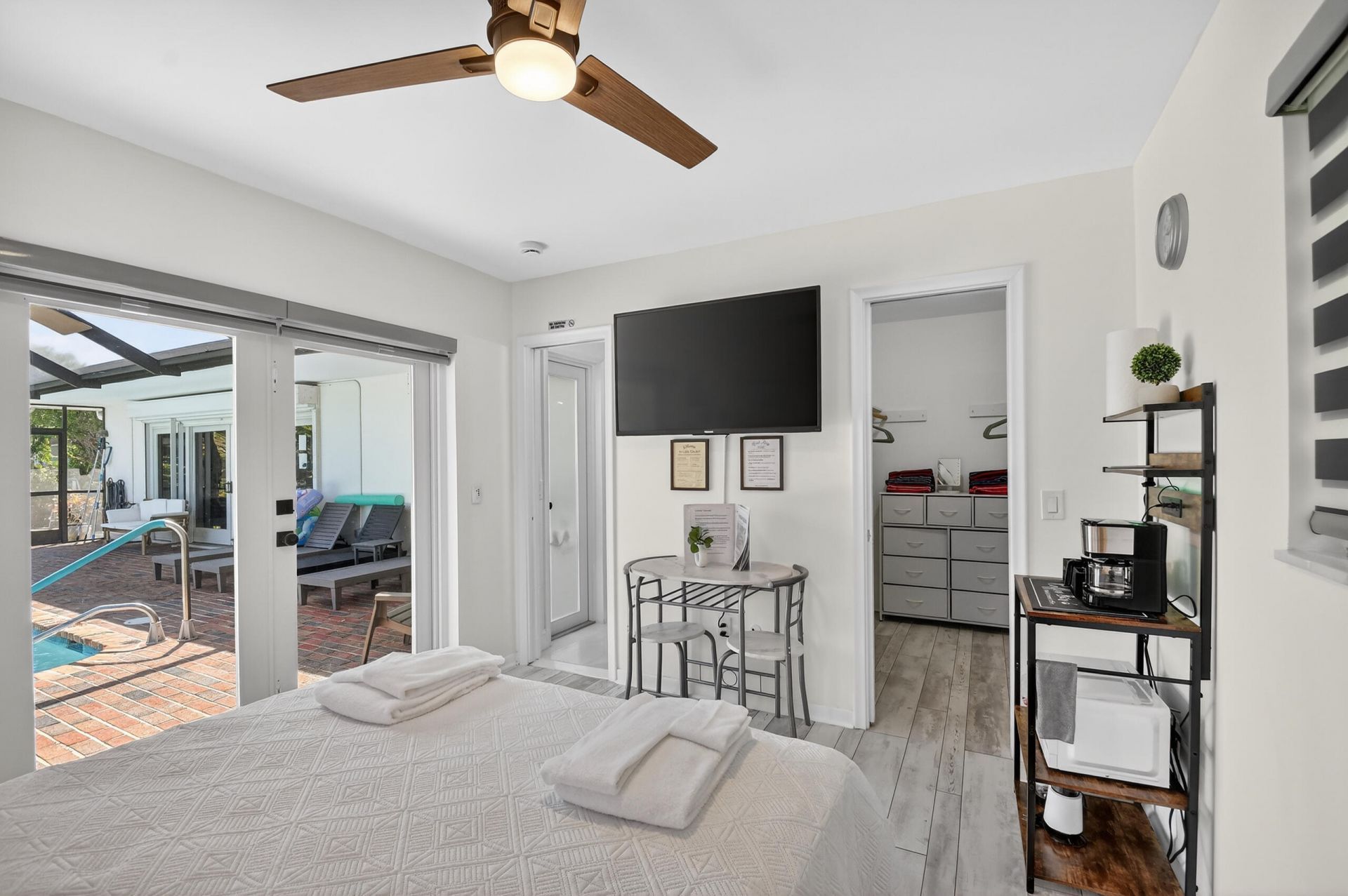 8416 Pine Tree Lane, West Palm Beach, FL 33406 Photo