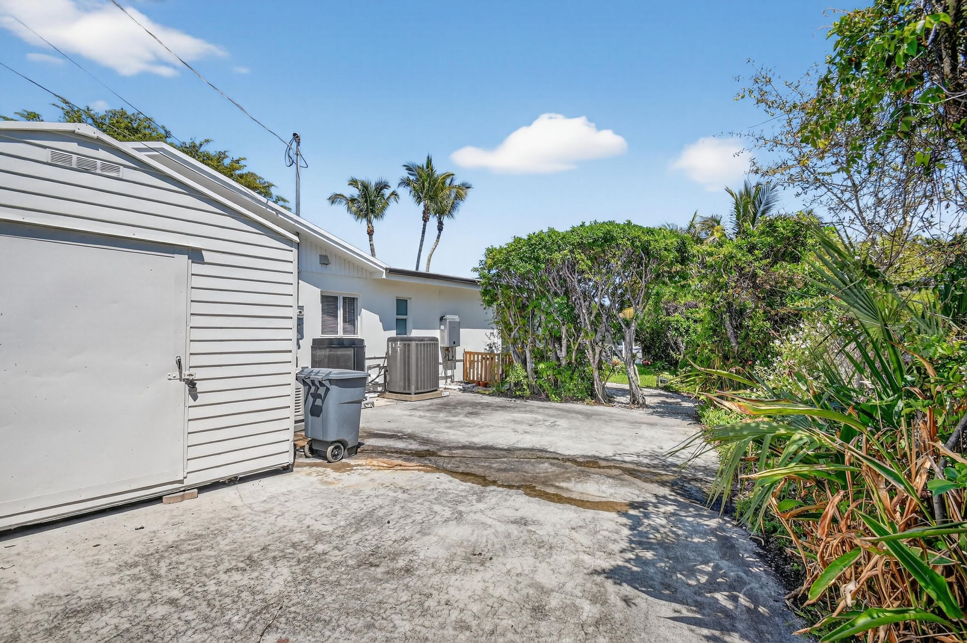 8416 Pine Tree Lane, West Palm Beach, FL 33406 Photo