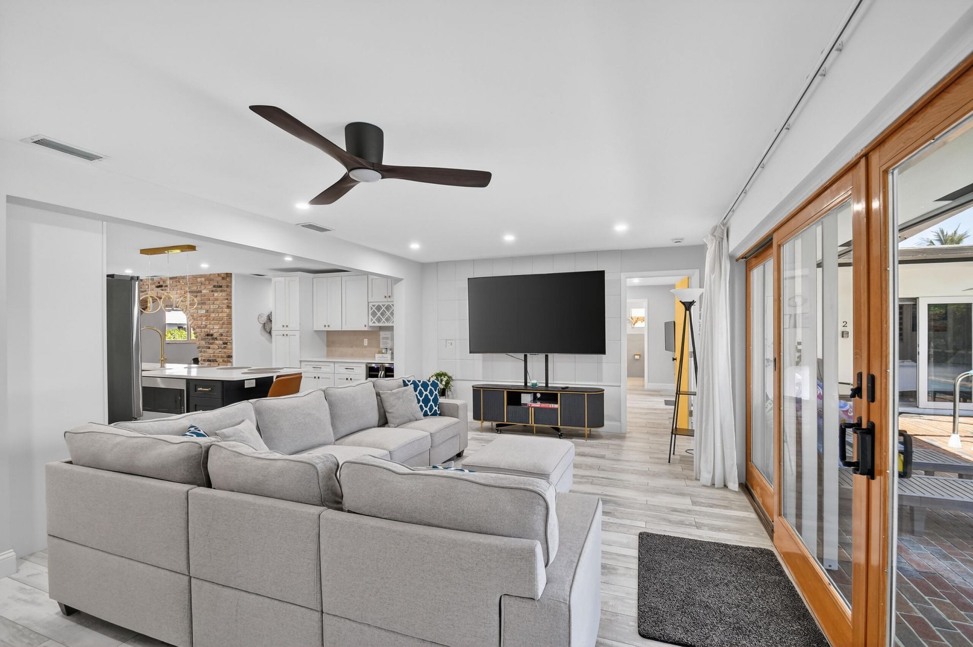 8416 Pine Tree Lane, West Palm Beach, FL 33406 Photo