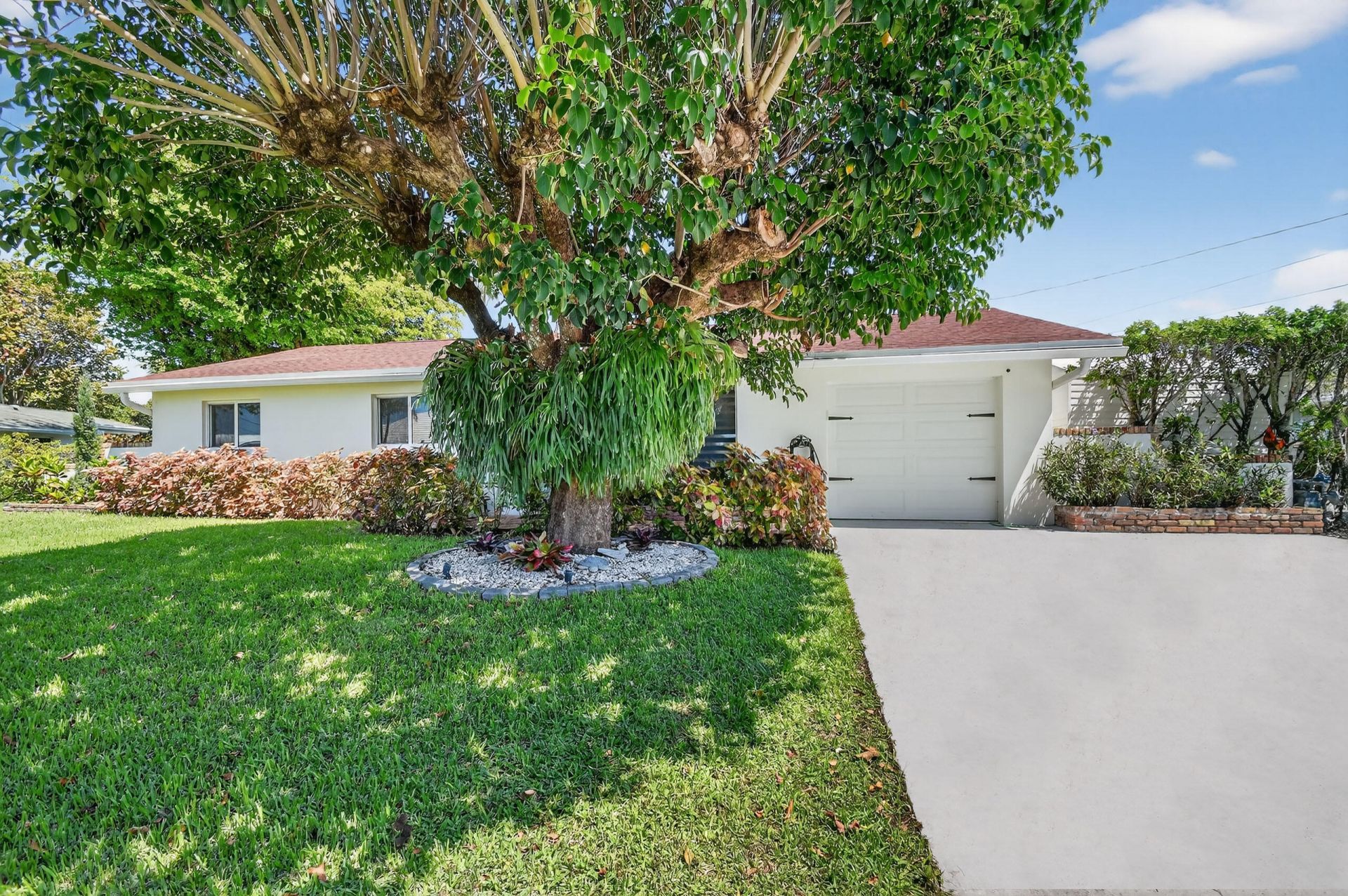 8416 Pine Tree Lane, West Palm Beach, FL 33406 Photo