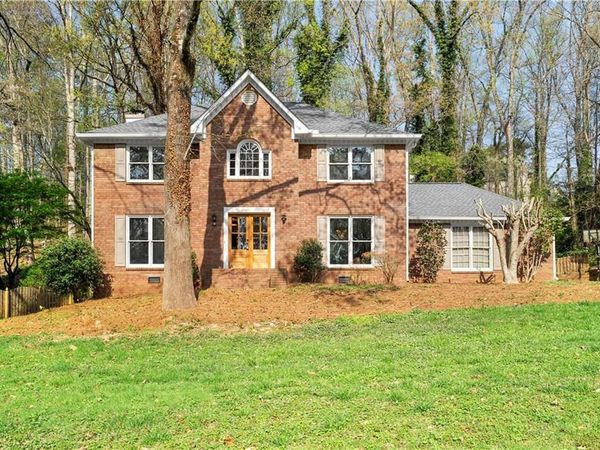 490 Guilford Circle, Marietta, GA 30068