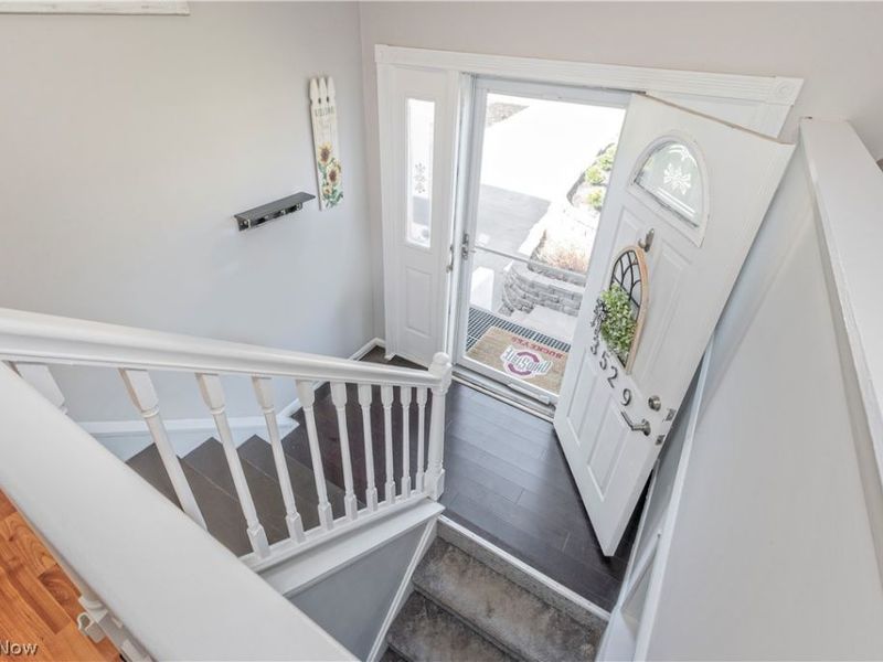 3529 Hunter Drive, North Olmsted, OH 44070 Photo 2