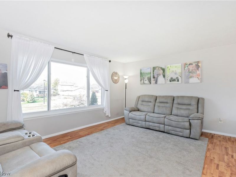 3529 Hunter Drive, North Olmsted, OH 44070 Photo 3