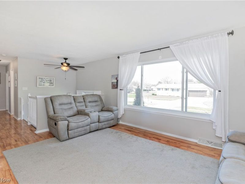 3529 Hunter Drive, North Olmsted, OH 44070 Photo 4