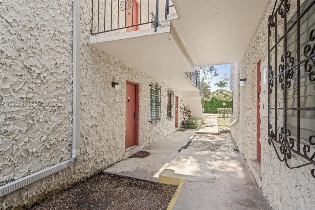 8701 SW 141st St, Unit B2, Palmetto Bay, FL 33176 Photo