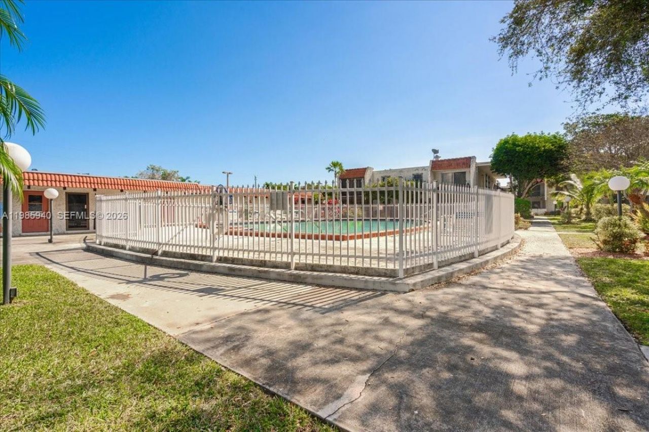 8701 SW 141st St, Unit B2, Palmetto Bay, FL 33176 Photo