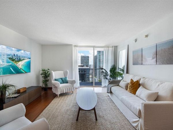 1200 Brickell Bay Dr , Unit 2824, Miami, FL 33131