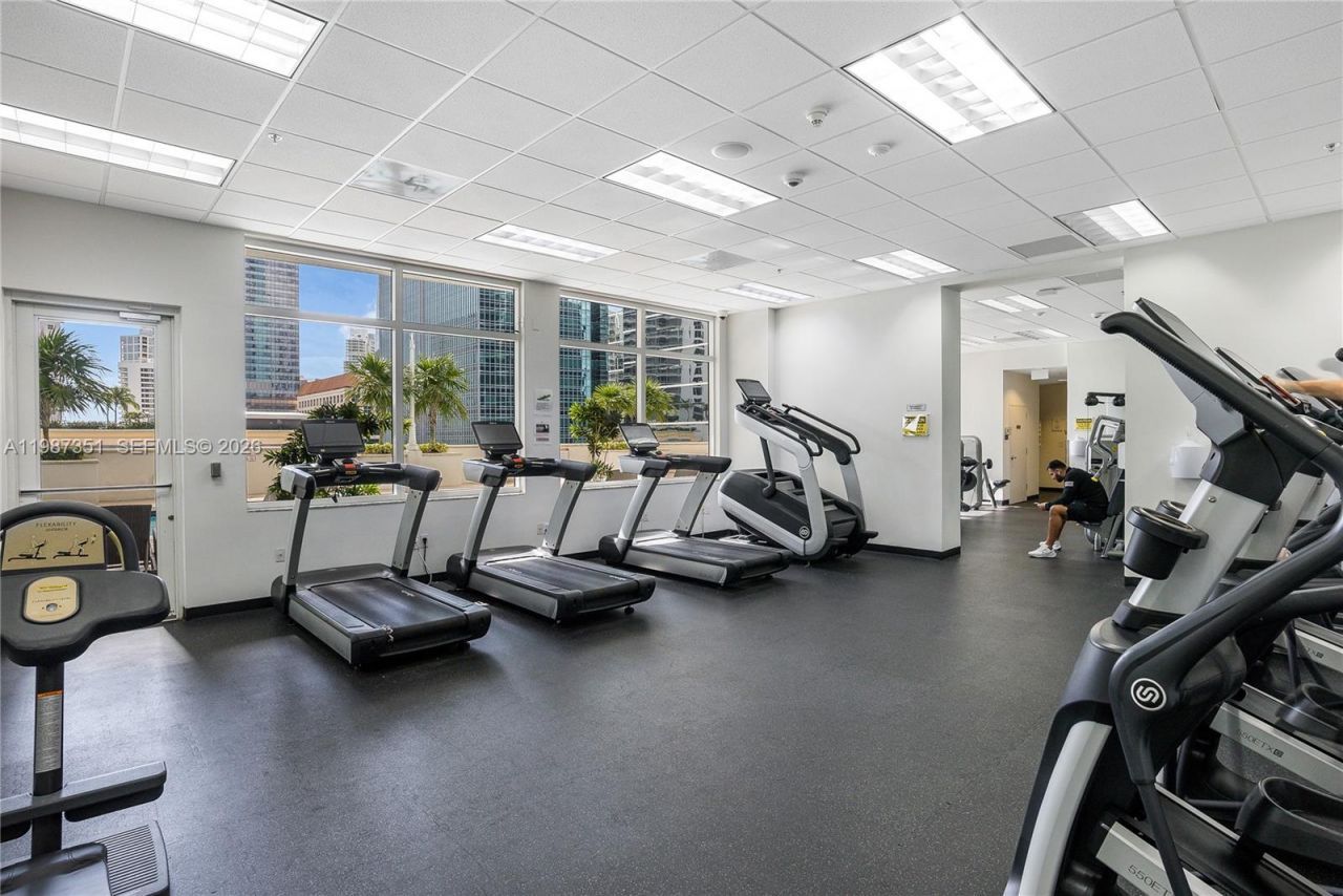 1200 Brickell Bay Dr, Unit 2824, Miami, FL 33131 Photo