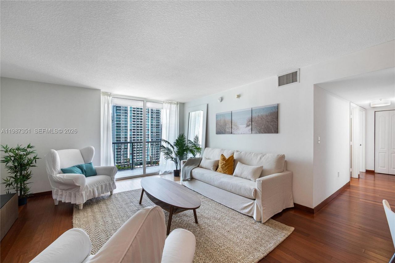 1200 Brickell Bay Dr, Unit 2824, Miami, FL 33131 Photo