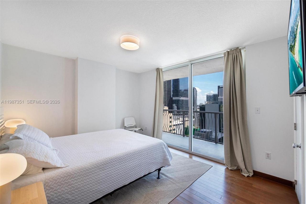 1200 Brickell Bay Dr, Unit 2824, Miami, FL 33131 Photo