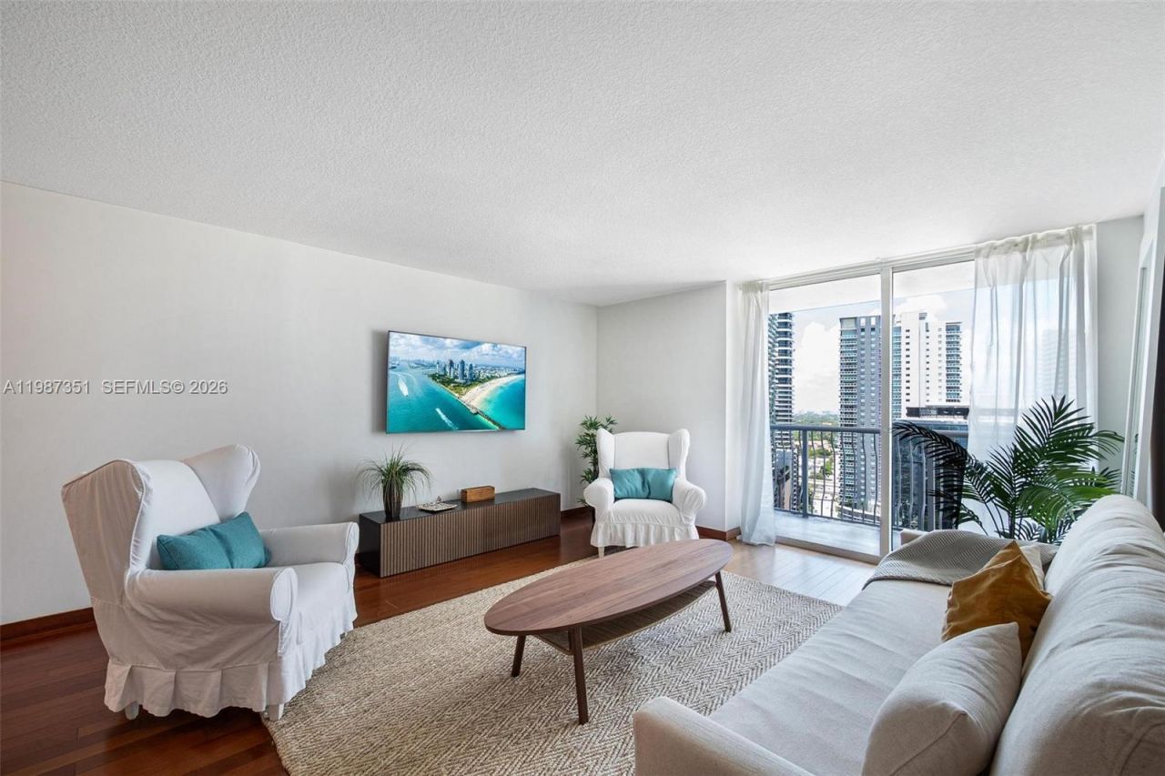 1200 Brickell Bay Dr, Unit 2824, Miami, FL 33131 Photo