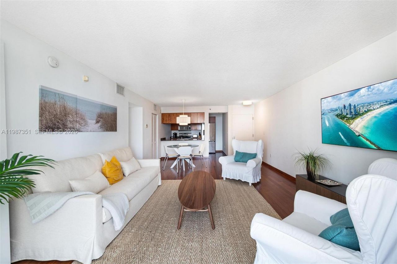 1200 Brickell Bay Dr, Unit 2824, Miami, FL 33131 Photo