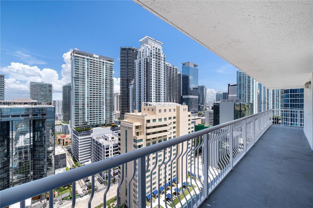 1200 Brickell Bay Dr, Unit 2824, Miami, FL 33131 Photo