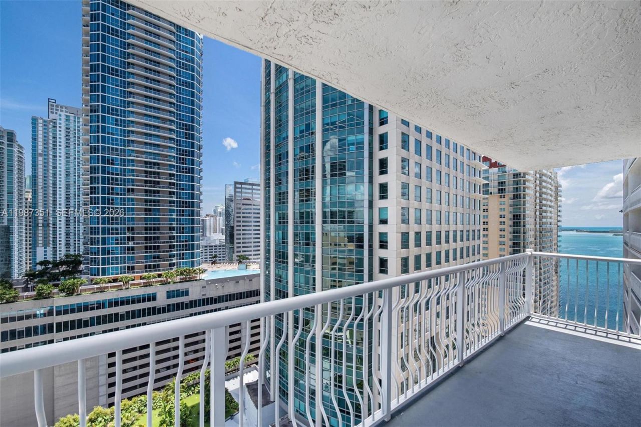 1200 Brickell Bay Dr, Unit 2824, Miami, FL 33131 Photo