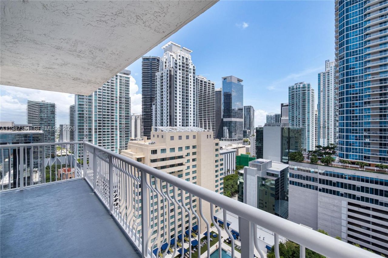 1200 Brickell Bay Dr, Unit 2824, Miami, FL 33131 Photo