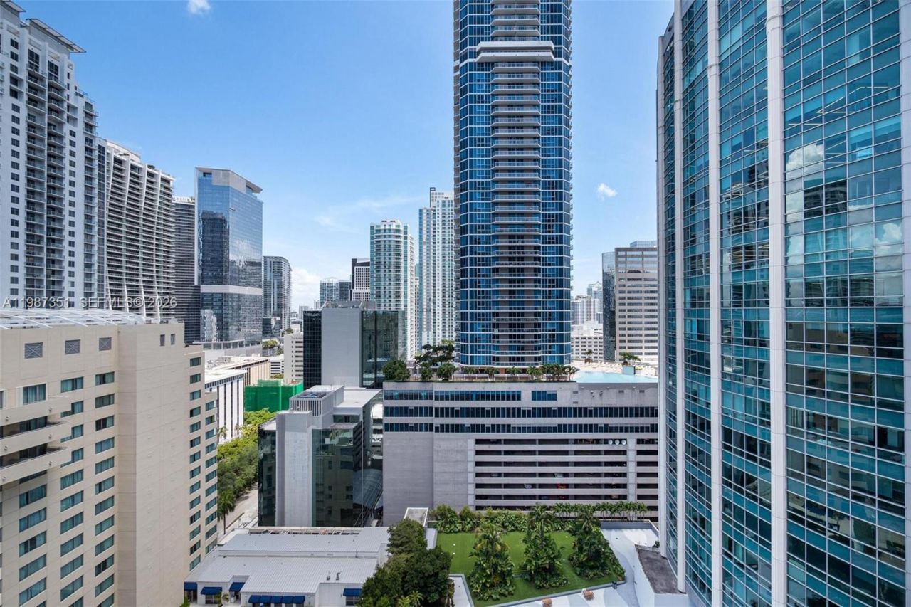 1200 Brickell Bay Dr, Unit 2824, Miami, FL 33131 Photo
