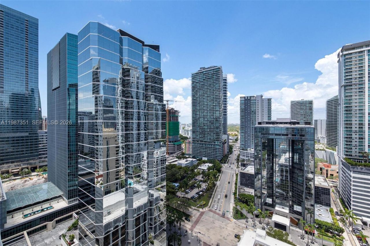 1200 Brickell Bay Dr, Unit 2824, Miami, FL 33131 Photo