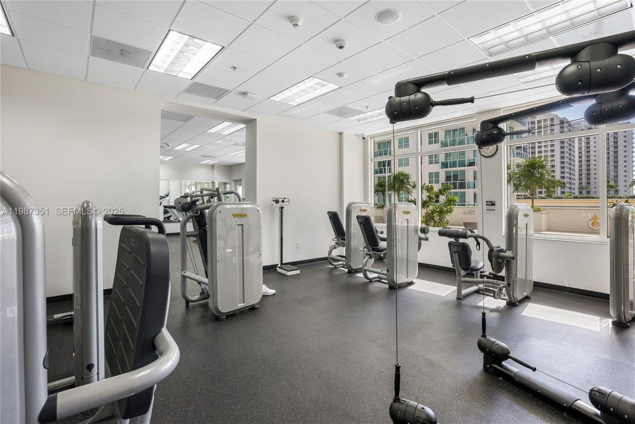 1200 Brickell Bay Dr, Unit 2824, Miami, FL 33131 Photo