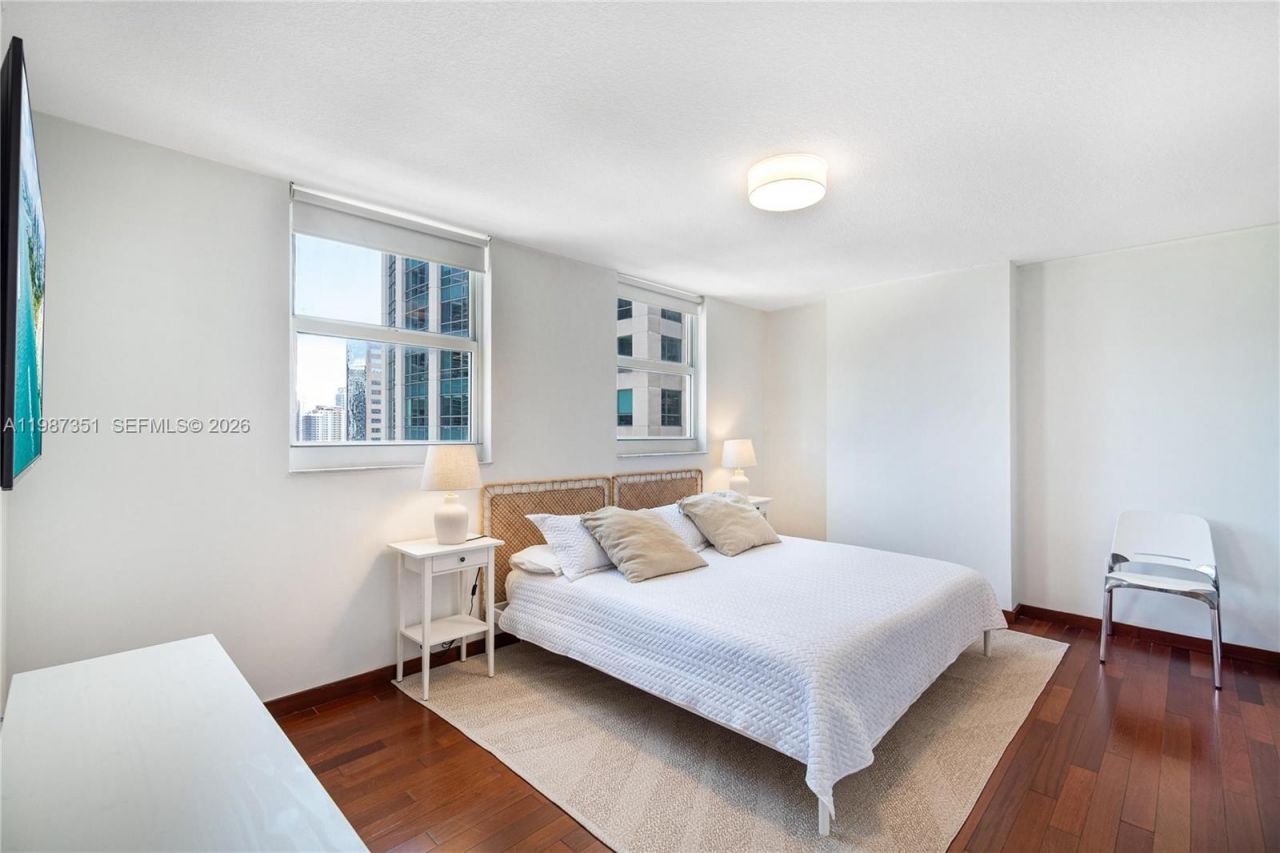 1200 Brickell Bay Dr, Unit 2824, Miami, FL 33131 Photo