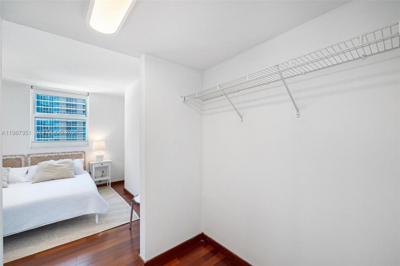 1200 Brickell Bay Dr, Unit 2824, Miami, FL 33131 Photo