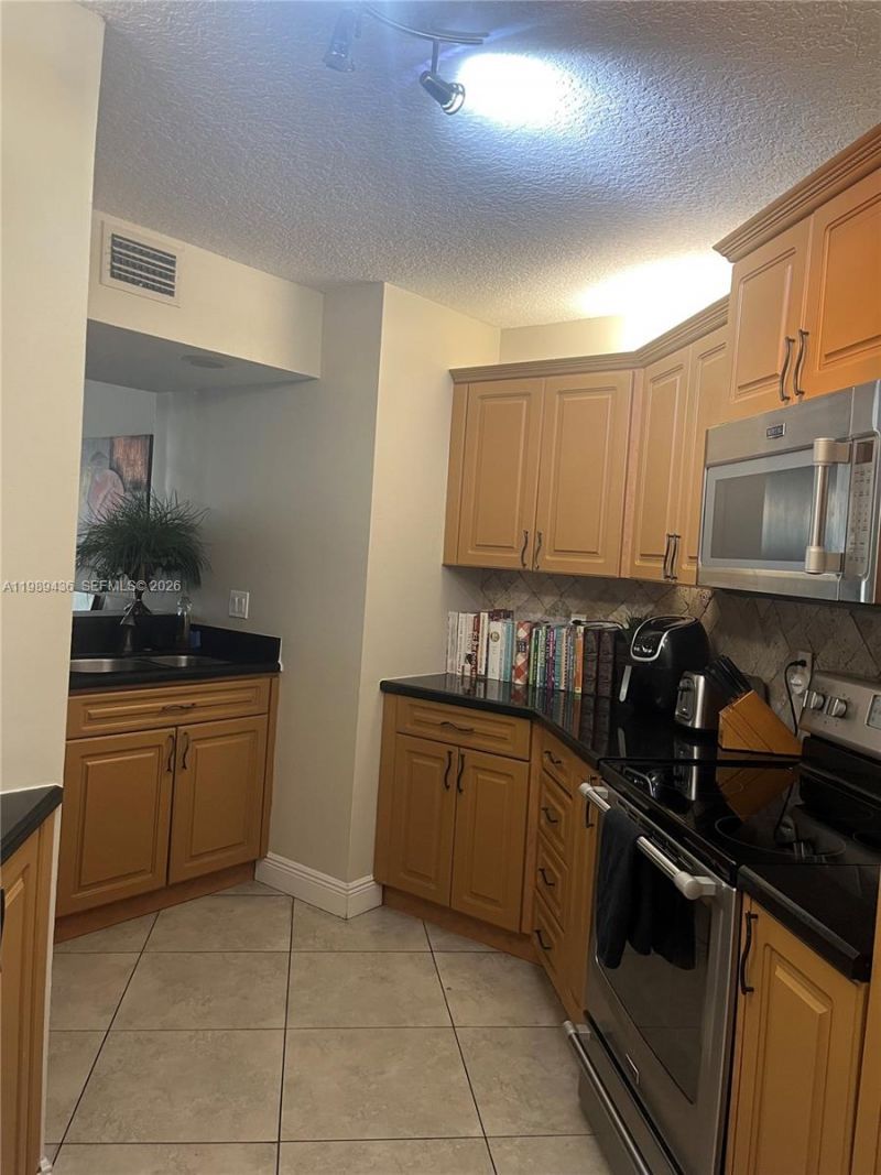 10401 W Broward Blvd, Unit 301, Plantation, FL 33324 Photo