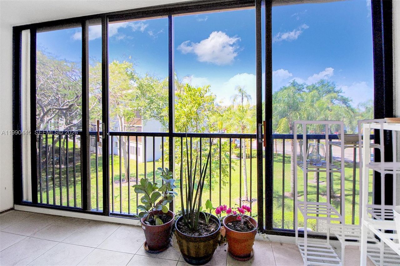 700 SW 137th Ave , Unit 303H, Pembroke Pines, FL 33027 Photo