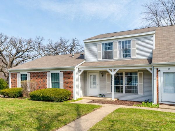 12 Oak Valley Drive, Cary, IL 60013