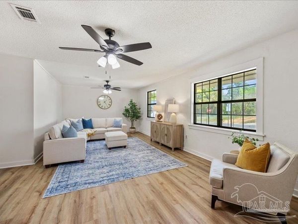 8447 Chisholm Rd, Pensacola, FL 32514