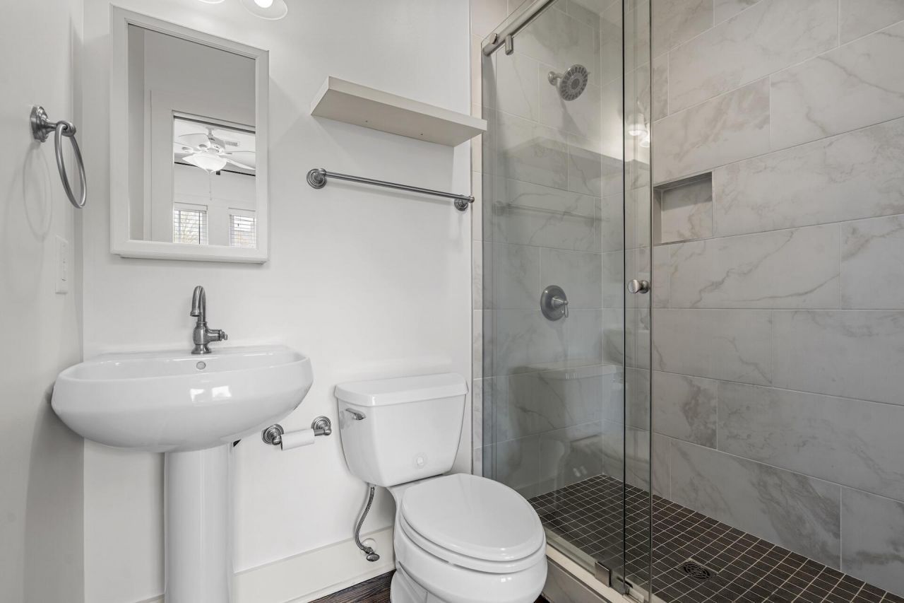 911 Ashley Avenue Photo 15