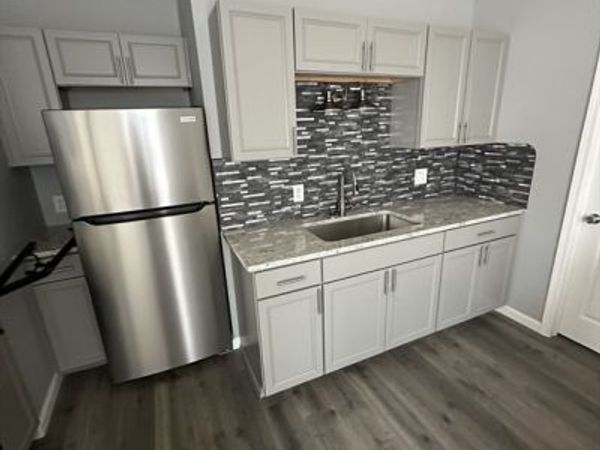 371 Dickinson St, Unit 2, Springfield, MA 01108