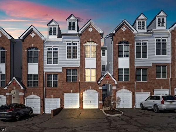 9 Goffle Brook Ct, Hawthorne, NJ 07506