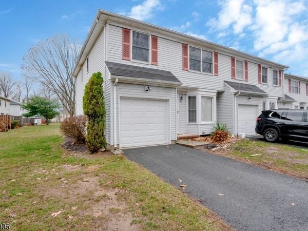 1 Tree Top Rd, Middlesex, NJ 08846