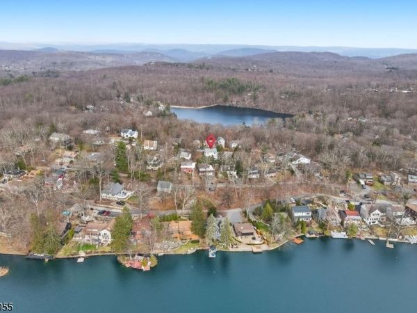 72 Hudson Dr, West Milford, NJ 07480