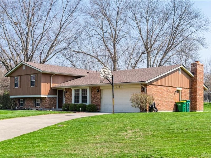 712 Tealwood Drive, Beavercreek, OH 45430 Photo 1