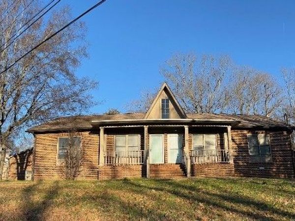 500 Oakwood Dr , Columbia, TN 38401