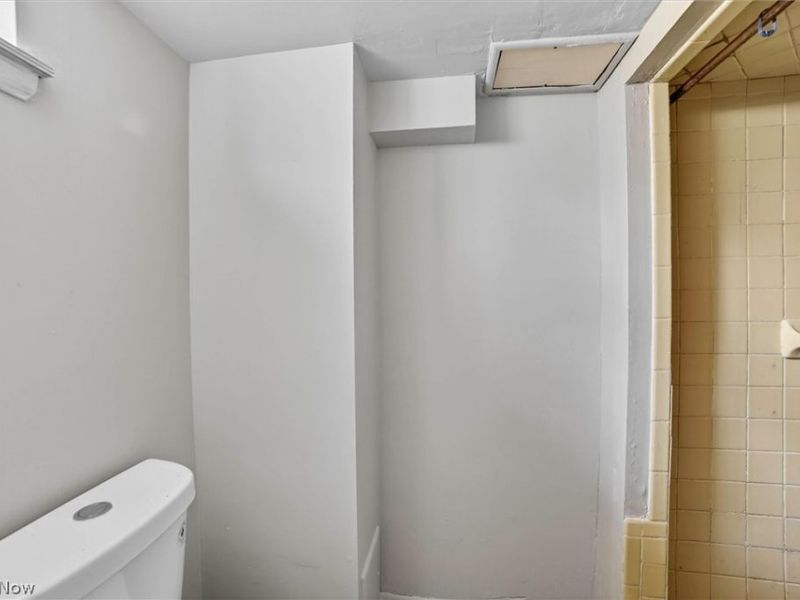 1851 Beverly Hills Drive, Euclid, OH 44117 Photo 24