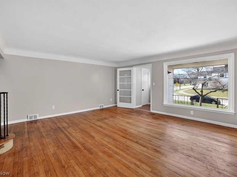 1851 Beverly Hills Drive, Euclid, OH 44117 Photo 3