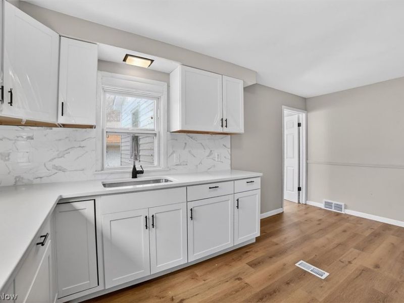 1851 Beverly Hills Drive, Euclid, OH 44117 Photo 6