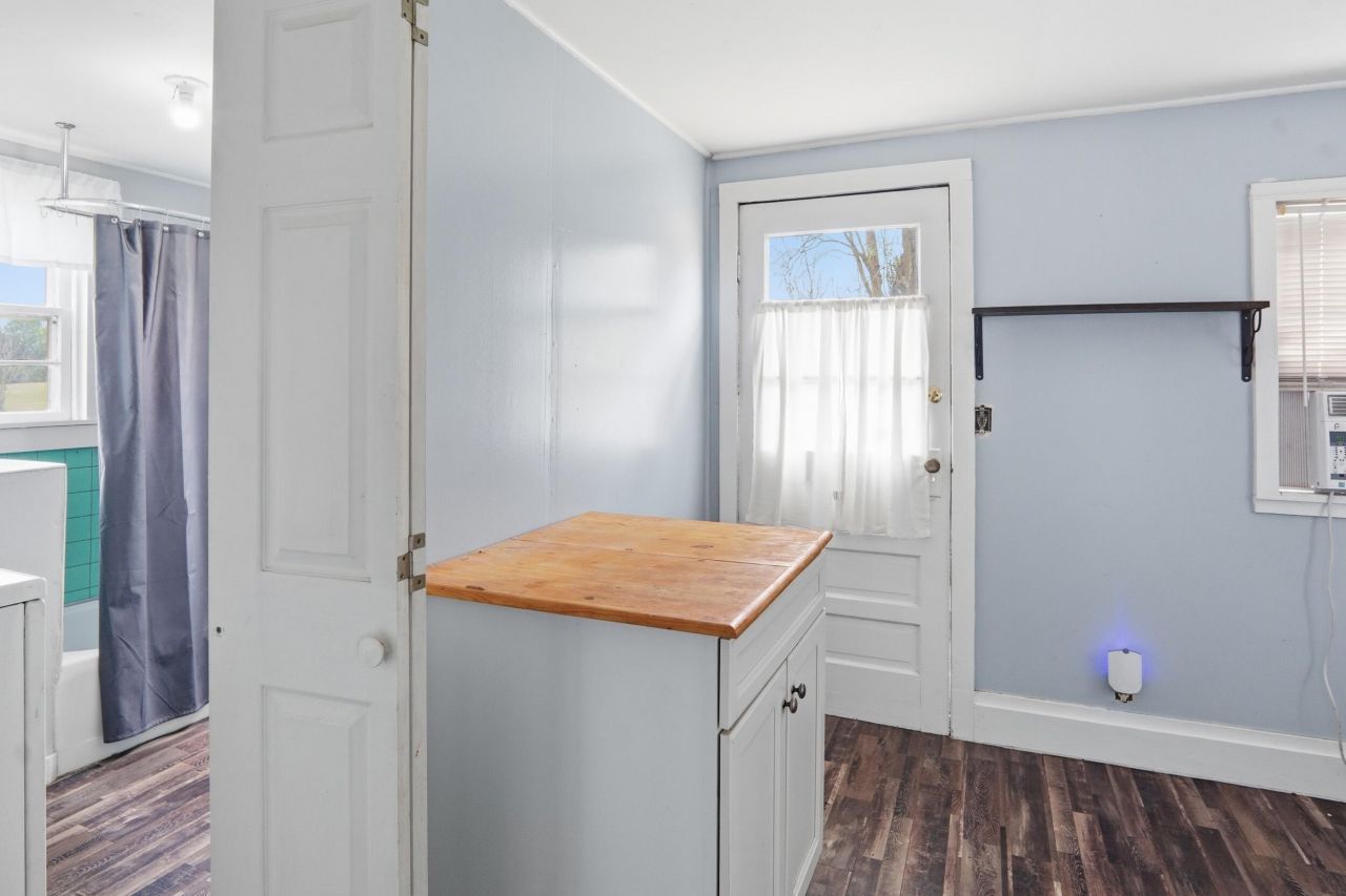 1505 7 Mile Road Photo 18