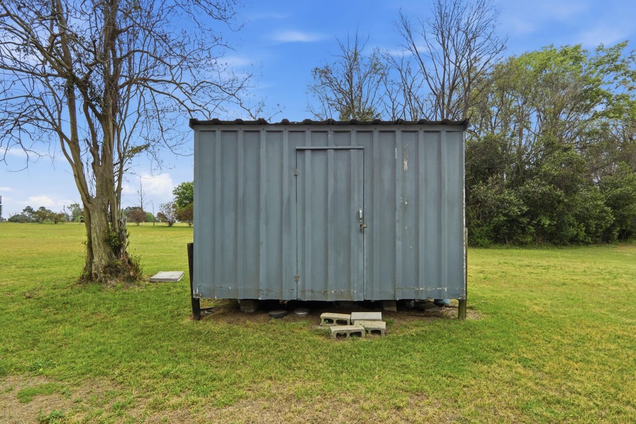 1505 7 Mile Road Photo 21