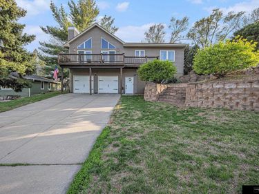 823 Beaver Lake Boulevard , Plattsmouth, NE 68048